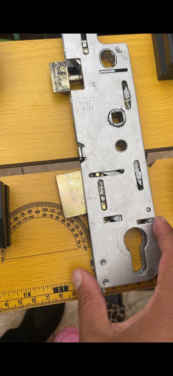 Gearbox replacement - before (old broken mechanism)